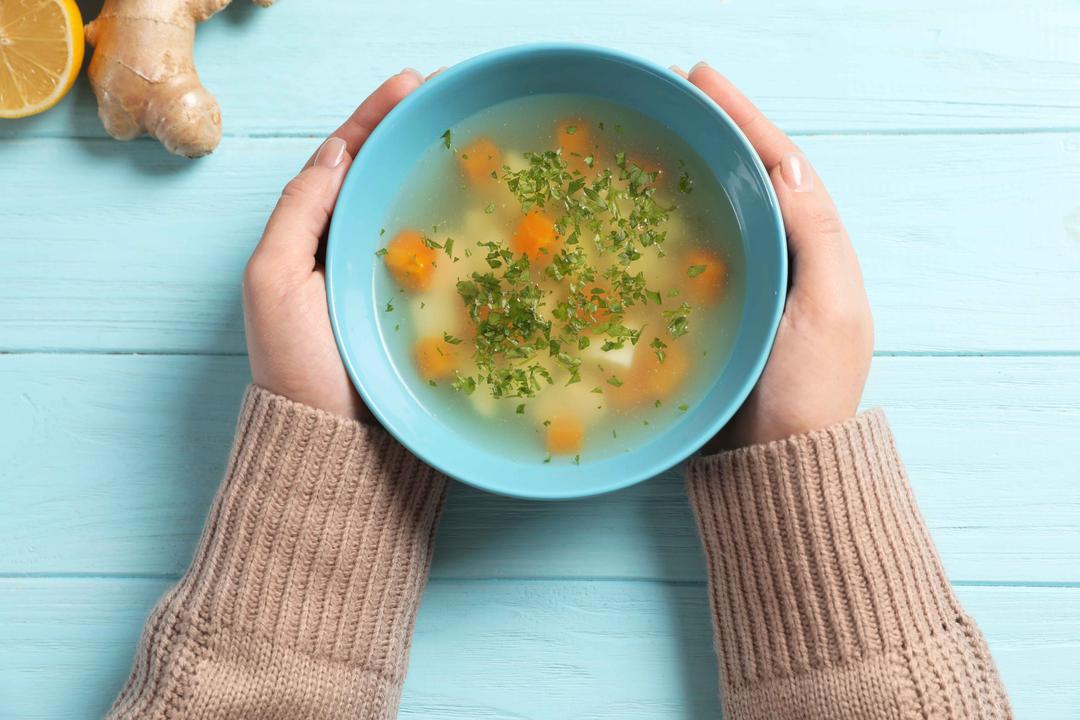 सर्दियों के दौरान पीने के लिए चार सरल सूप रेसिपी